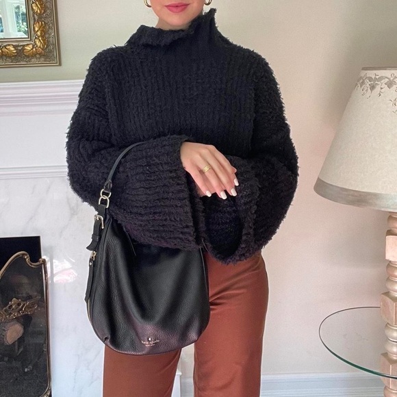 Kate spade shoulder bag 
Also comes with an adjustable long strap - Picture 1 of 5